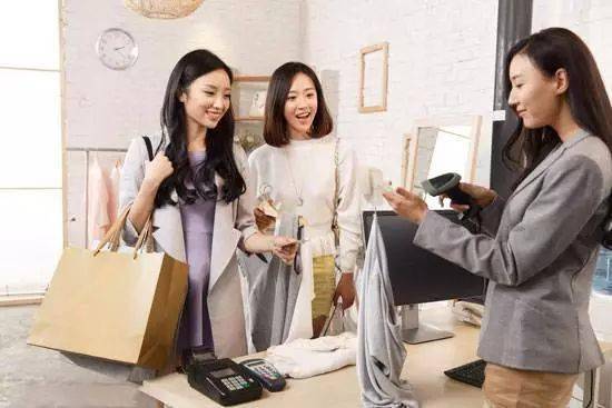 向佐女装带货首秀，创下5千万销售奇迹