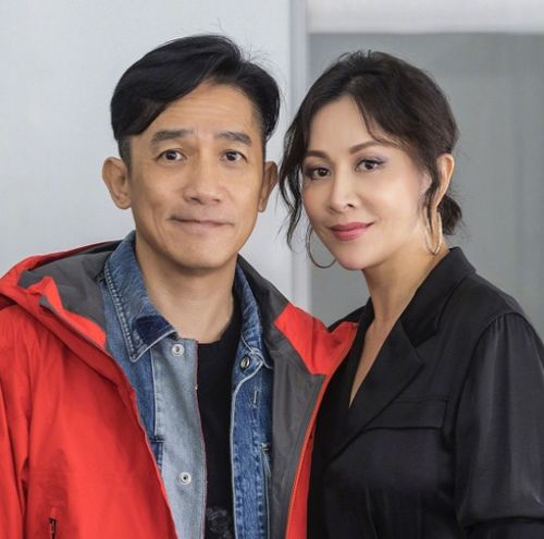 梁朝伟为刘嘉玲庆生,两鬓斑白显朴素,岁月见证真情 梁朝伟为刘嘉玲庆生,两鬓斑白显朴素,岁月见证真情