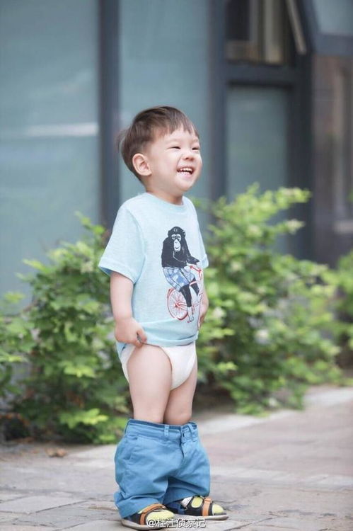 高圆圆公园亲子时光，与5岁女儿共度欢乐时光