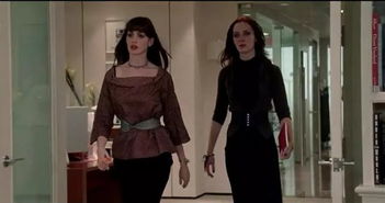 女子因担忧走光而打伞遮监控,竟遭公司辞退——职场中的隐私与尊重的冲突 女子因担忧走光而打伞遮监控,竟遭公司辞退——职场中的隐私与尊重的冲突