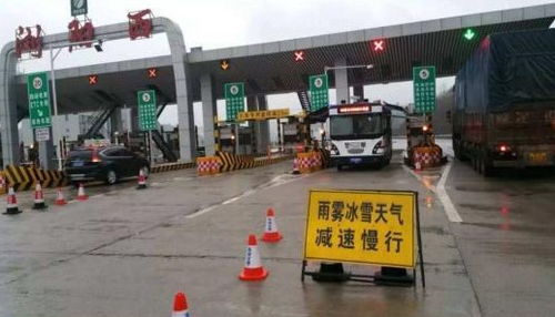 银川市民紧急排队驾车出城避险